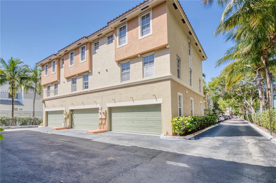 For Sale: $849,000 (3 beds, 2 baths, 1580 Square Feet)