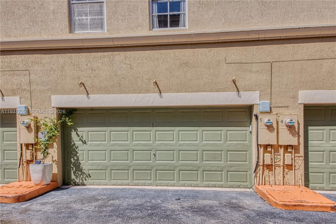 For Sale: $849,000 (3 beds, 2 baths, 1580 Square Feet)