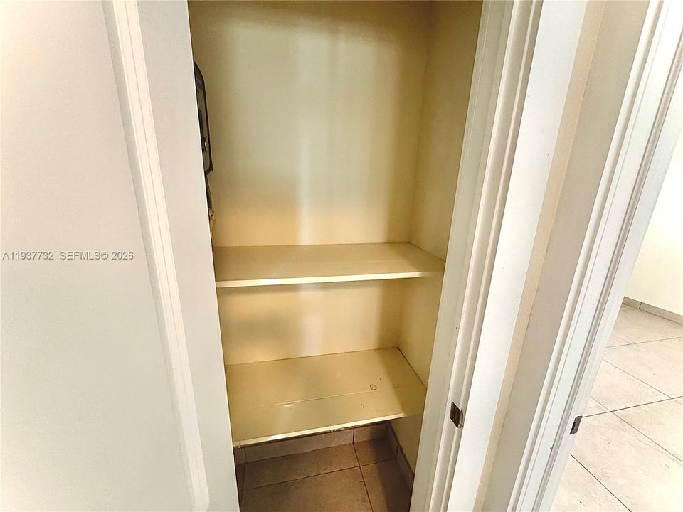 出租: $1,700 (1 贝兹, 1 浴室, 10333 平方英尺)