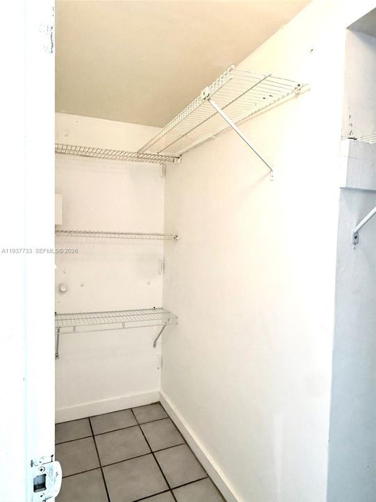 For Sale: $350,000 (0 beds, 1 baths, 450 Square Feet)