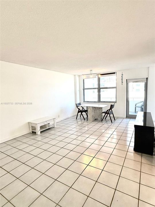 For Sale: $350,000 (0 beds, 1 baths, 450 Square Feet)