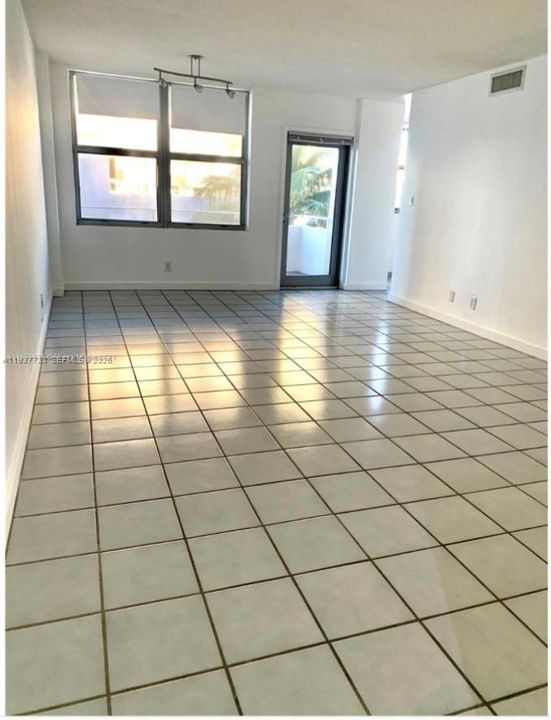 For Sale: $350,000 (0 beds, 1 baths, 450 Square Feet)