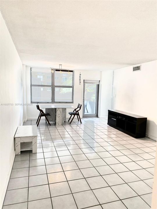 For Sale: $350,000 (0 beds, 1 baths, 450 Square Feet)