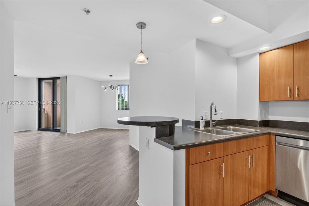 For Sale: $550,000 (3 beds, 2 baths, 1529 Square Feet)