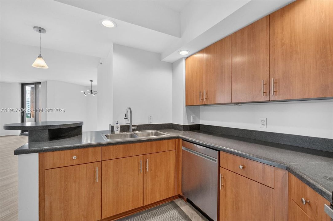 For Sale: $550,000 (3 beds, 2 baths, 1529 Square Feet)