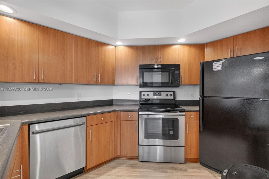 For Sale: $550,000 (3 beds, 2 baths, 1529 Square Feet)