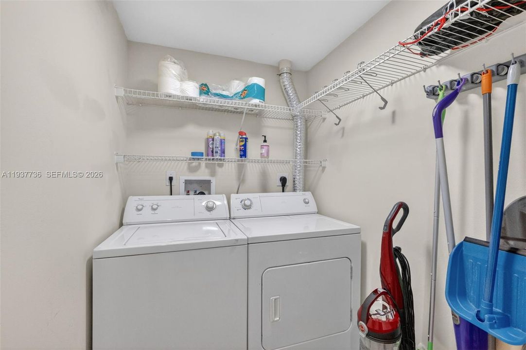 For Sale: $550,000 (3 beds, 2 baths, 1529 Square Feet)