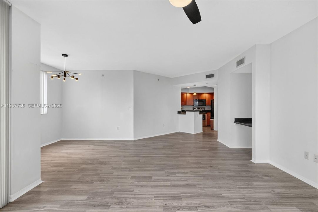 For Sale: $550,000 (3 beds, 2 baths, 1529 Square Feet)