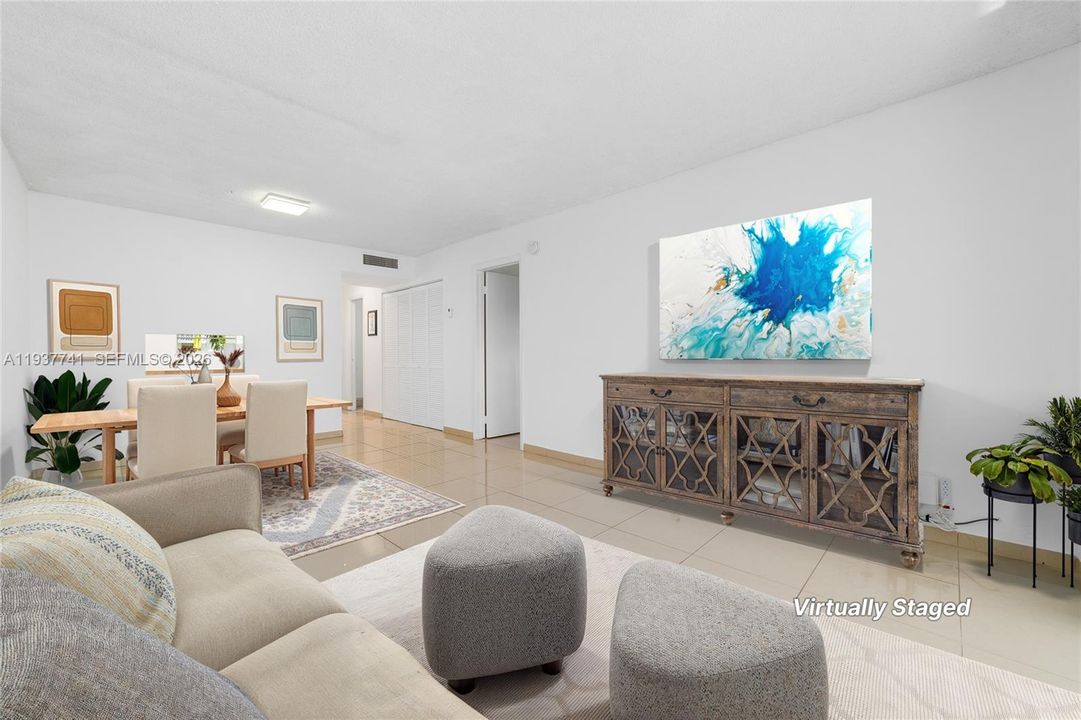 待售: $119,000 (1 贝兹, 1 浴室, 768 平方英尺)