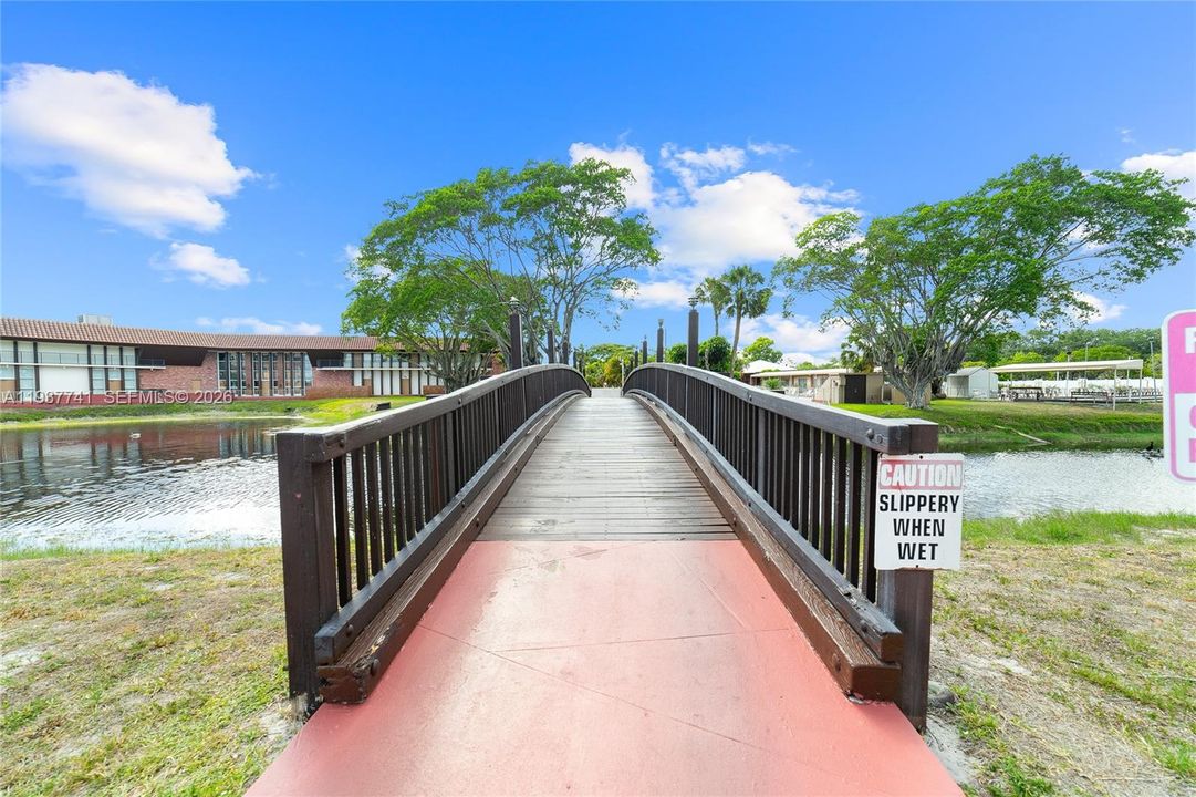 待售: $119,000 (1 贝兹, 1 浴室, 768 平方英尺)