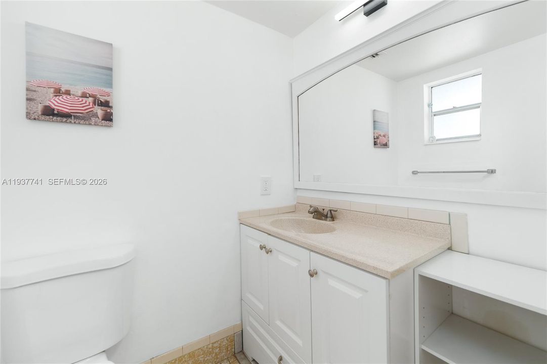 待售: $119,000 (1 贝兹, 1 浴室, 768 平方英尺)