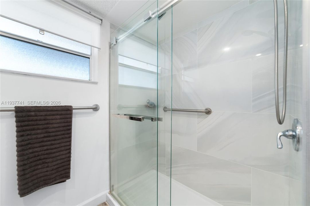 待售: $119,000 (1 贝兹, 1 浴室, 768 平方英尺)