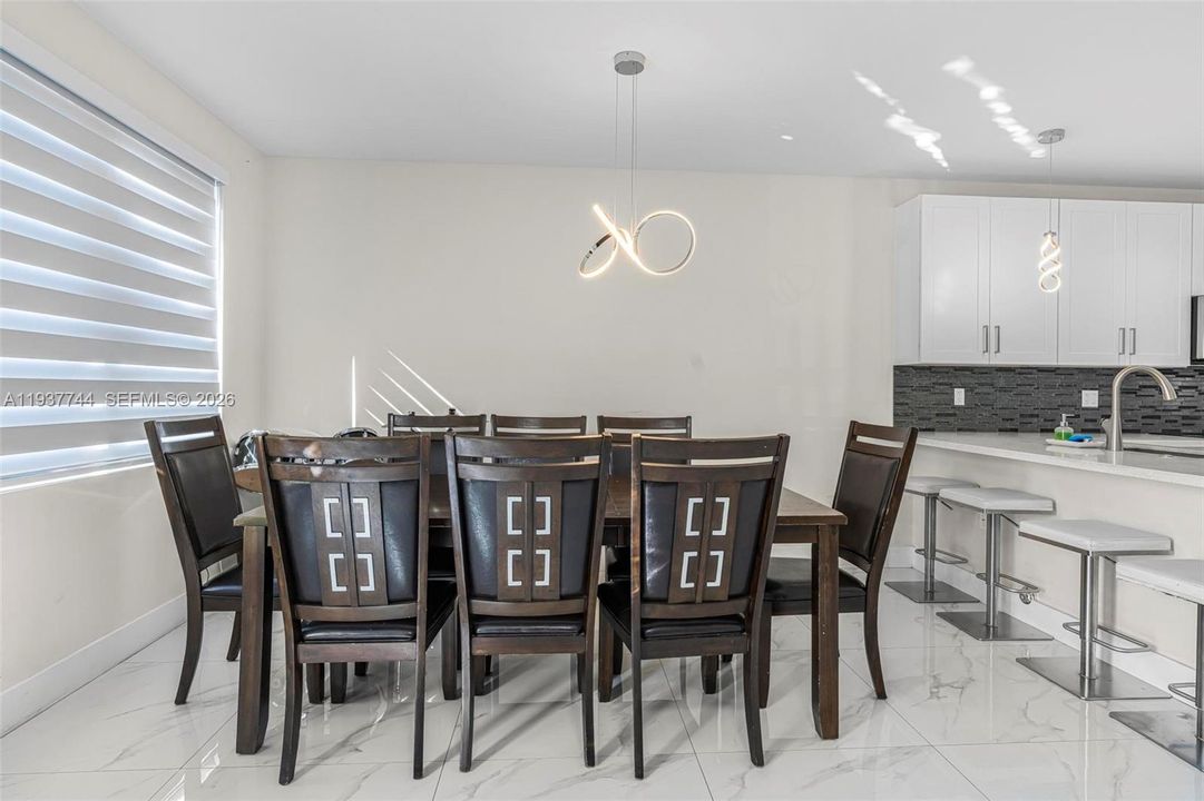 En Renta: $3,500 (4 camas, 3 baños, 4195 Pies cuadrados)