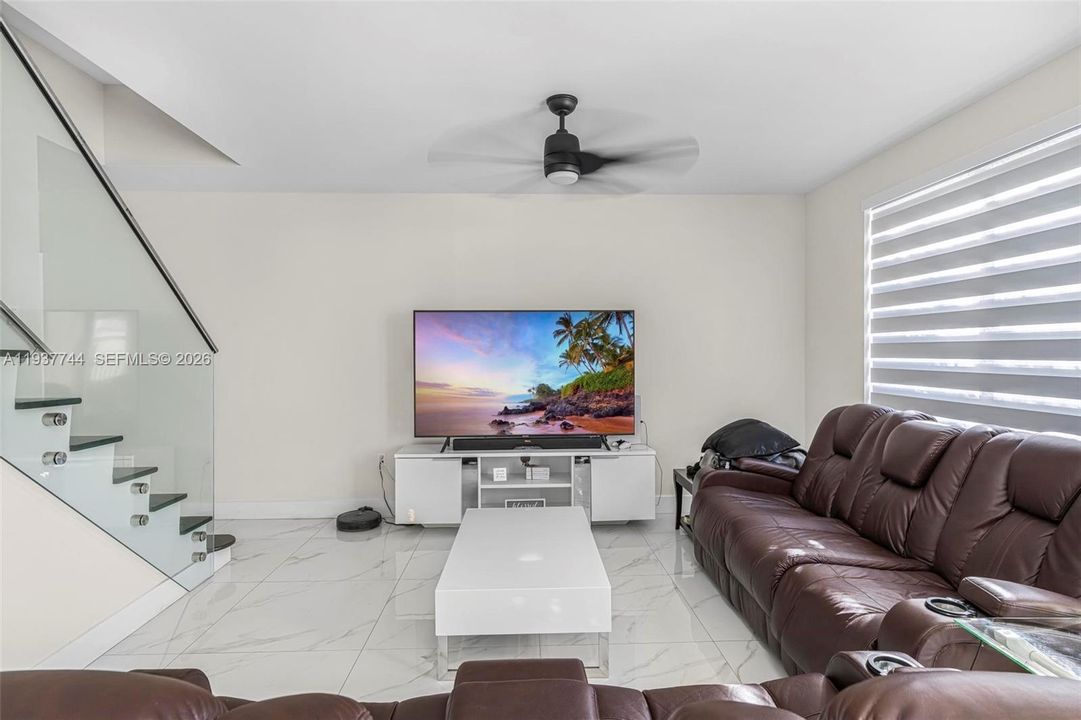 En Renta: $3,500 (4 camas, 3 baños, 4195 Pies cuadrados)