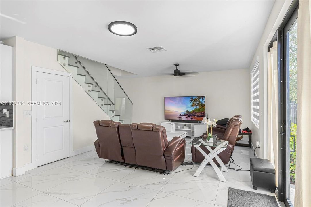 En Renta: $3,500 (4 camas, 3 baños, 4195 Pies cuadrados)