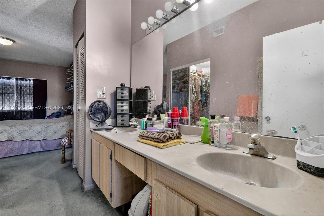 For Sale: $379,000 (3 beds, 2 baths, 1474 Square Feet)