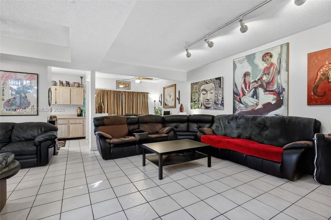 For Sale: $379,000 (3 beds, 2 baths, 1474 Square Feet)