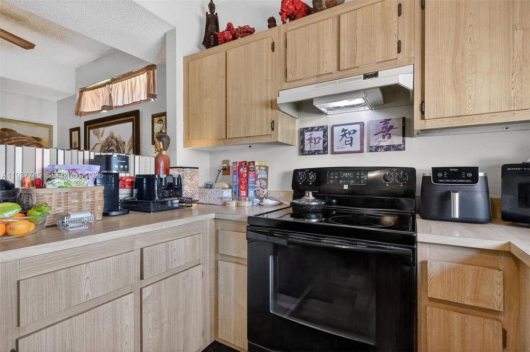 For Sale: $379,000 (3 beds, 2 baths, 1474 Square Feet)