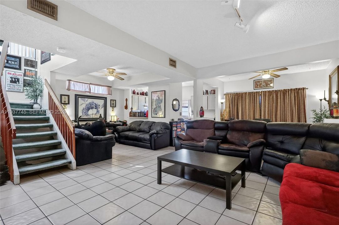 For Sale: $379,000 (3 beds, 2 baths, 1474 Square Feet)