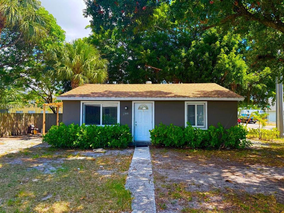 待售: $334,999 (2 贝兹, 1 浴室, 780 平方英尺)