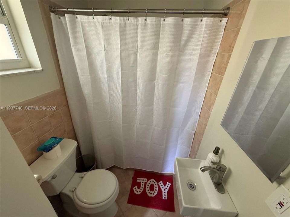 For Rent: $1,550 (0 beds, 1 baths, 310 Square Feet)