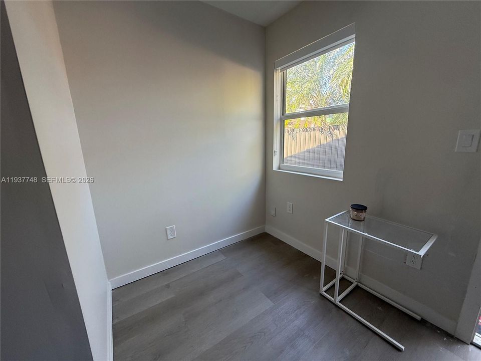 For Rent: $1,550 (0 beds, 1 baths, 310 Square Feet)