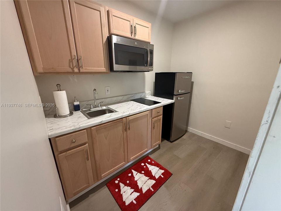 For Rent: $1,550 (0 beds, 1 baths, 310 Square Feet)