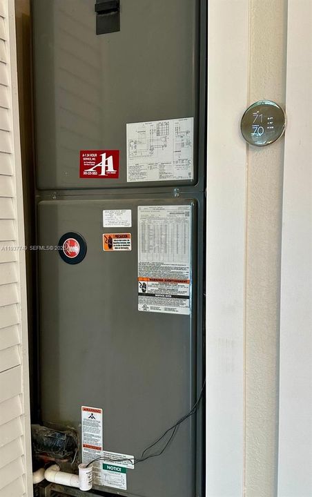 En Venta: $850,000 (4 camas, 2 baños, 2040 Pies cuadrados)