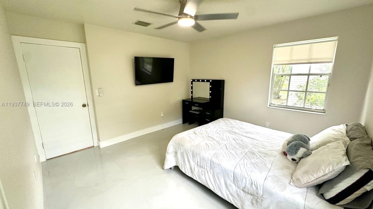 En Venta: $850,000 (4 camas, 2 baños, 2040 Pies cuadrados)