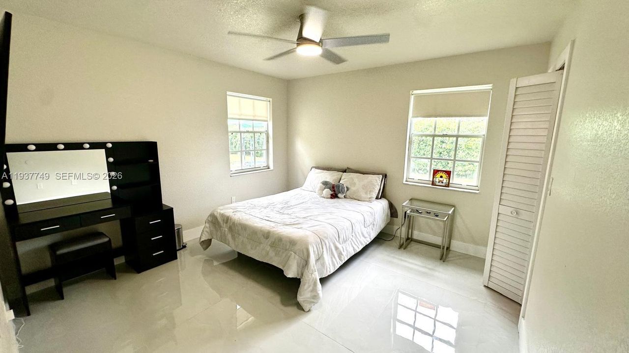 En Venta: $850,000 (4 camas, 2 baños, 2040 Pies cuadrados)