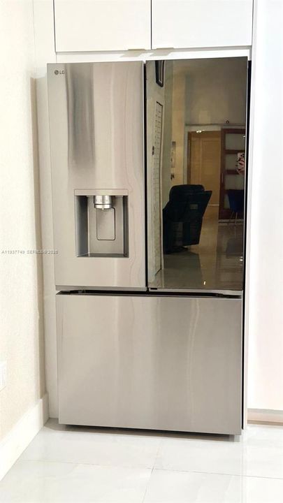 En Venta: $850,000 (4 camas, 2 baños, 2040 Pies cuadrados)