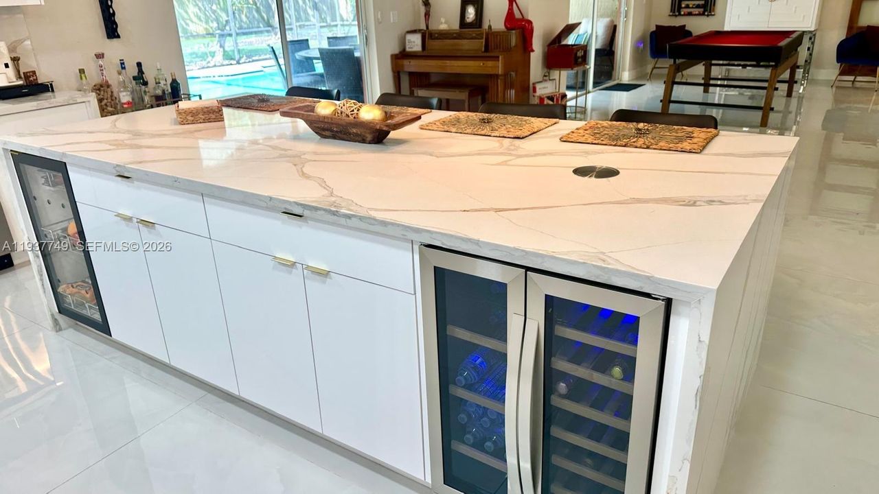 En Venta: $850,000 (4 camas, 2 baños, 2040 Pies cuadrados)