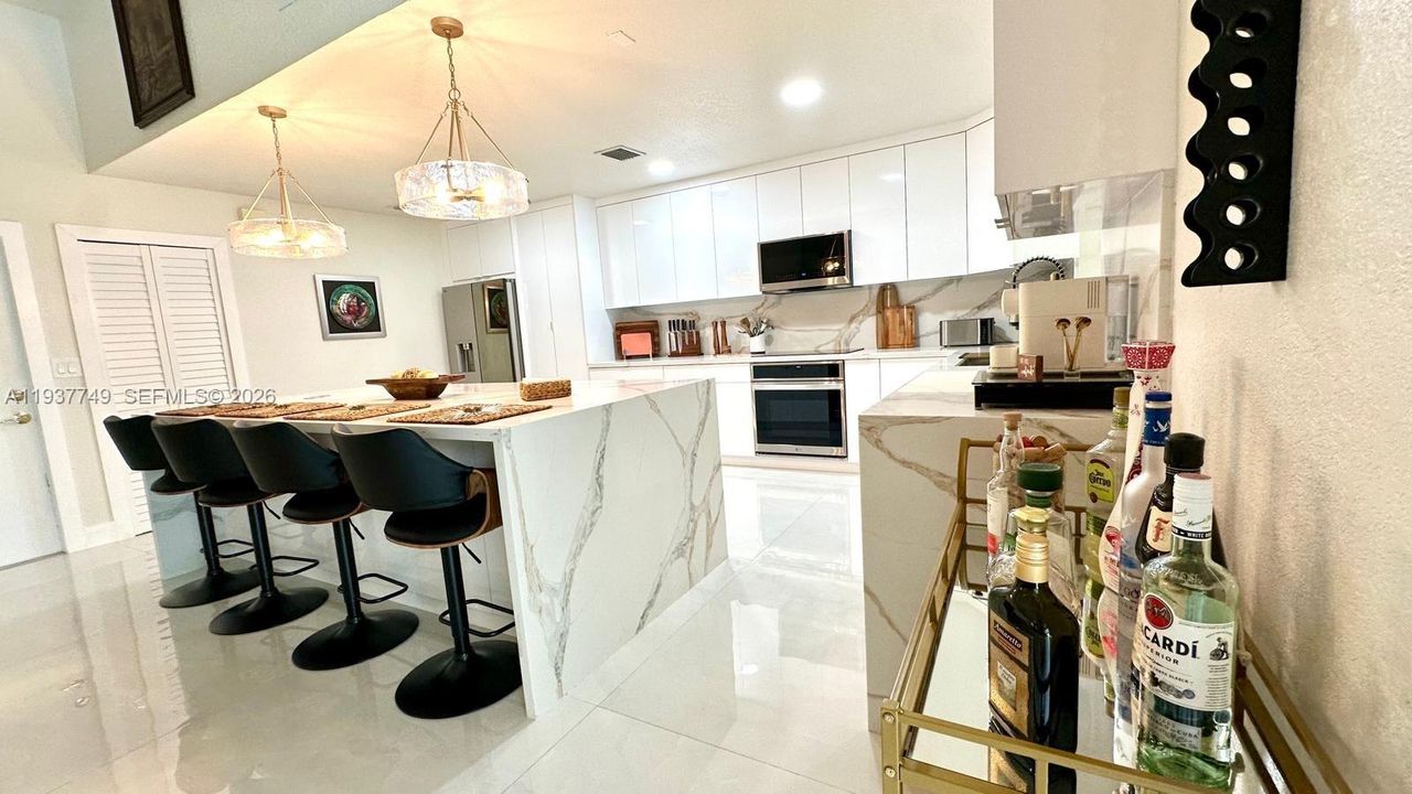 En Venta: $850,000 (4 camas, 2 baños, 2040 Pies cuadrados)