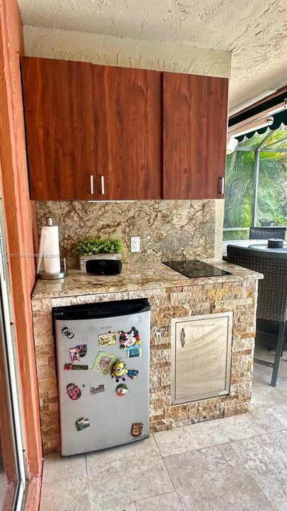 En Venta: $850,000 (4 camas, 2 baños, 2040 Pies cuadrados)