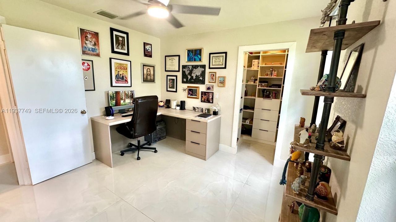 En Venta: $850,000 (4 camas, 2 baños, 2040 Pies cuadrados)