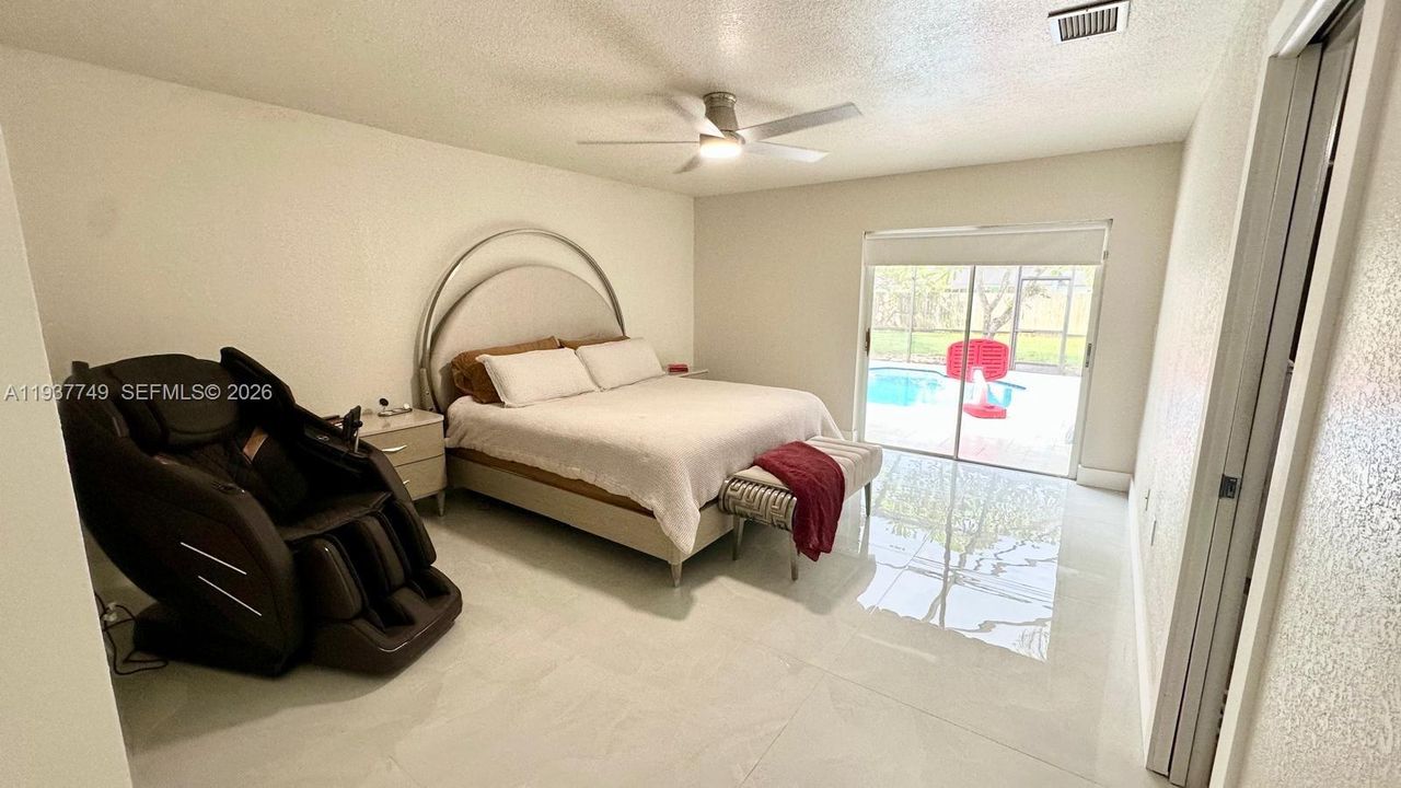 En Venta: $850,000 (4 camas, 2 baños, 2040 Pies cuadrados)