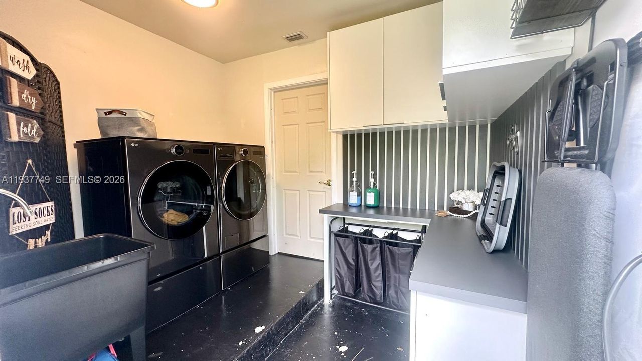 En Venta: $850,000 (4 camas, 2 baños, 2040 Pies cuadrados)