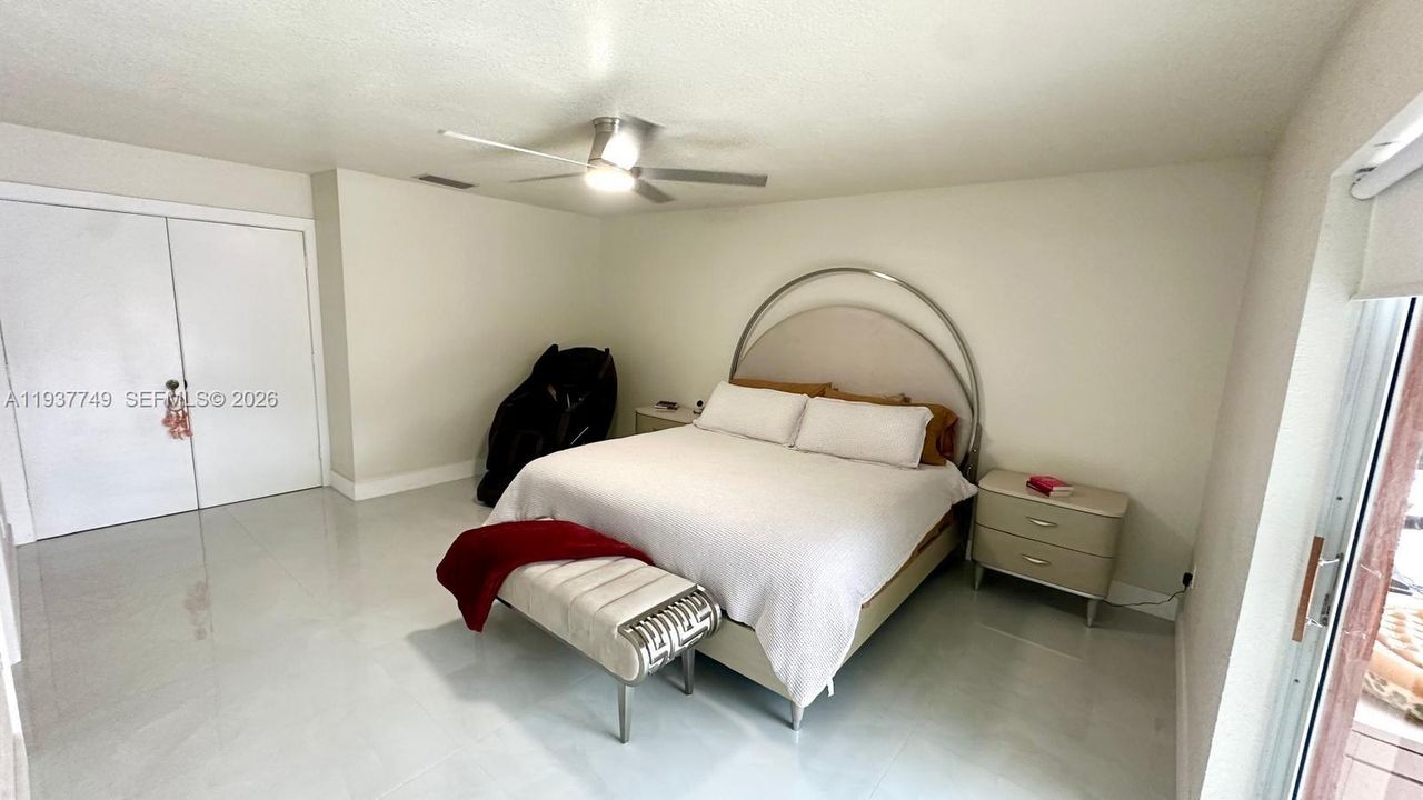 En Venta: $850,000 (4 camas, 2 baños, 2040 Pies cuadrados)