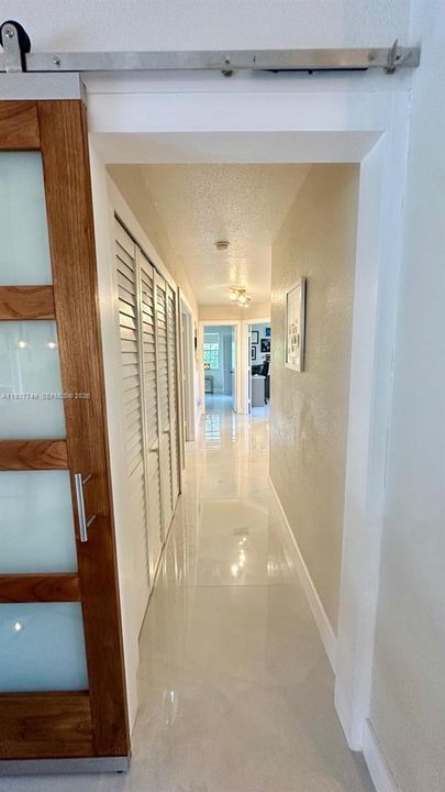 En Venta: $850,000 (4 camas, 2 baños, 2040 Pies cuadrados)