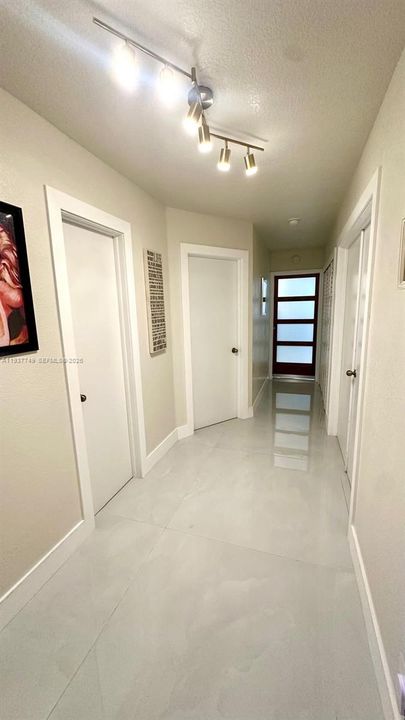 En Venta: $850,000 (4 camas, 2 baños, 2040 Pies cuadrados)