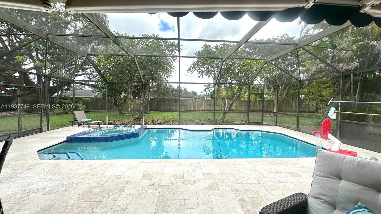 En Venta: $850,000 (4 camas, 2 baños, 2040 Pies cuadrados)