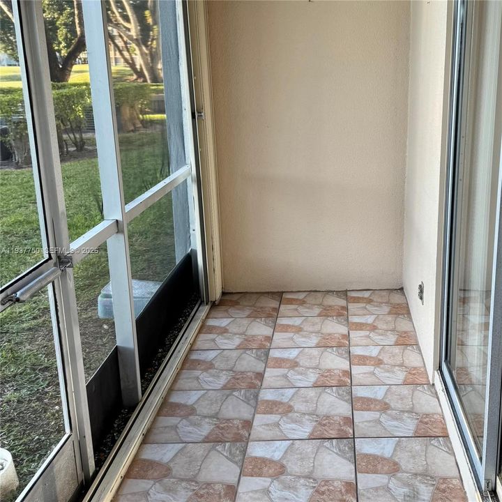 出租: $1,575 (1 贝兹, 1 浴室, 685 平方英尺)