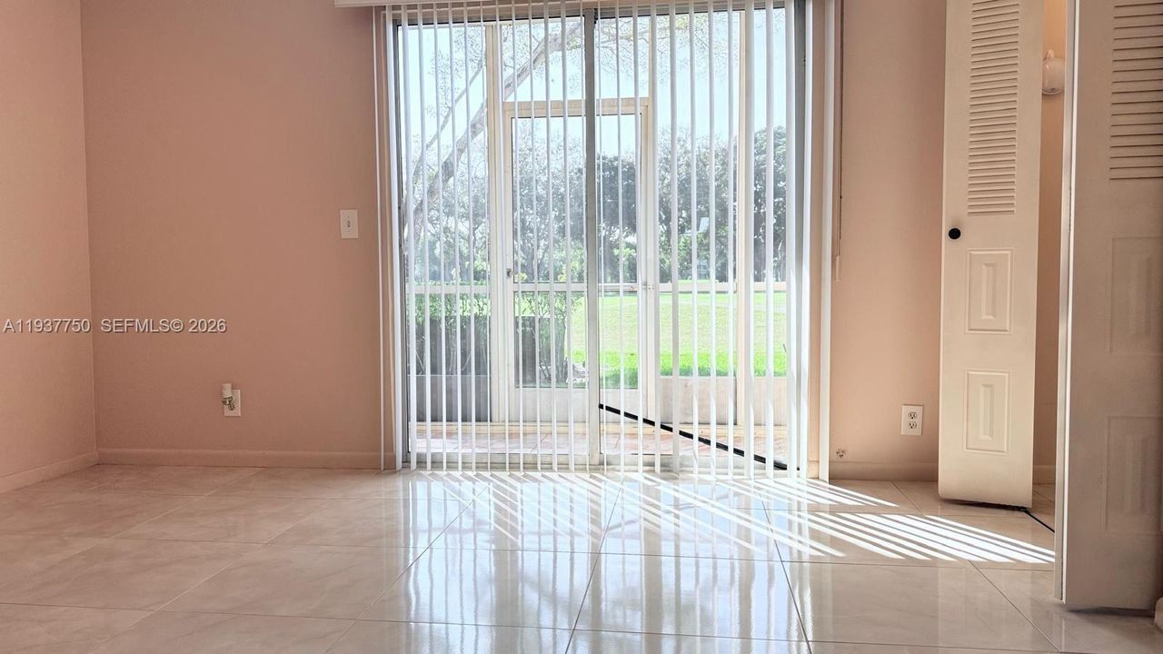 出租: $1,575 (1 贝兹, 1 浴室, 685 平方英尺)