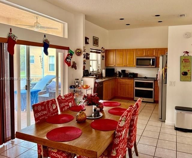 For Rent: $3,600 (3 beds, 2 baths, 1363 Square Feet)