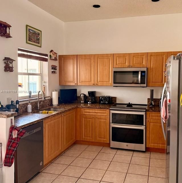 For Rent: $3,600 (3 beds, 2 baths, 1363 Square Feet)