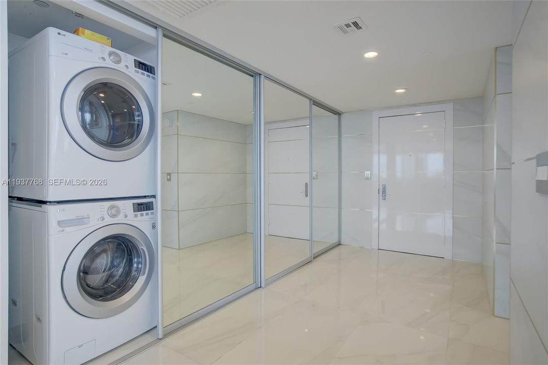 For Rent: $11,000 (3 beds, 3 baths, 2065 Square Feet)