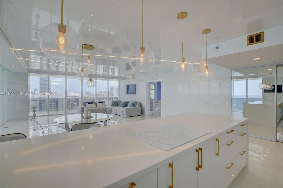 For Rent: $11,000 (3 beds, 3 baths, 2065 Square Feet)