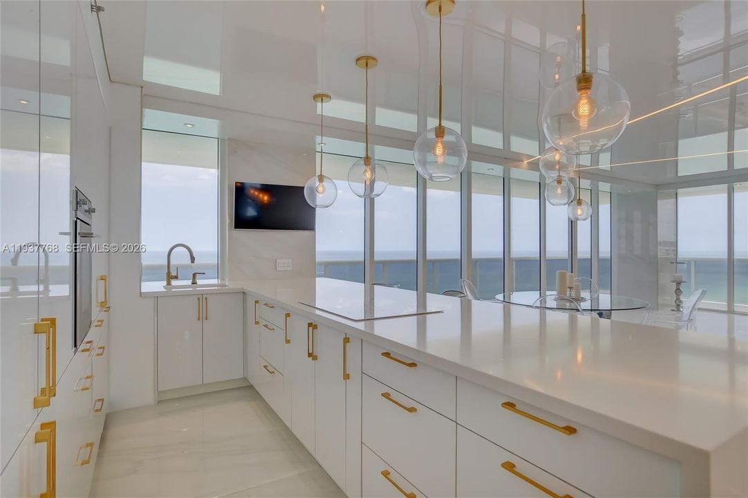 For Rent: $11,000 (3 beds, 3 baths, 2065 Square Feet)