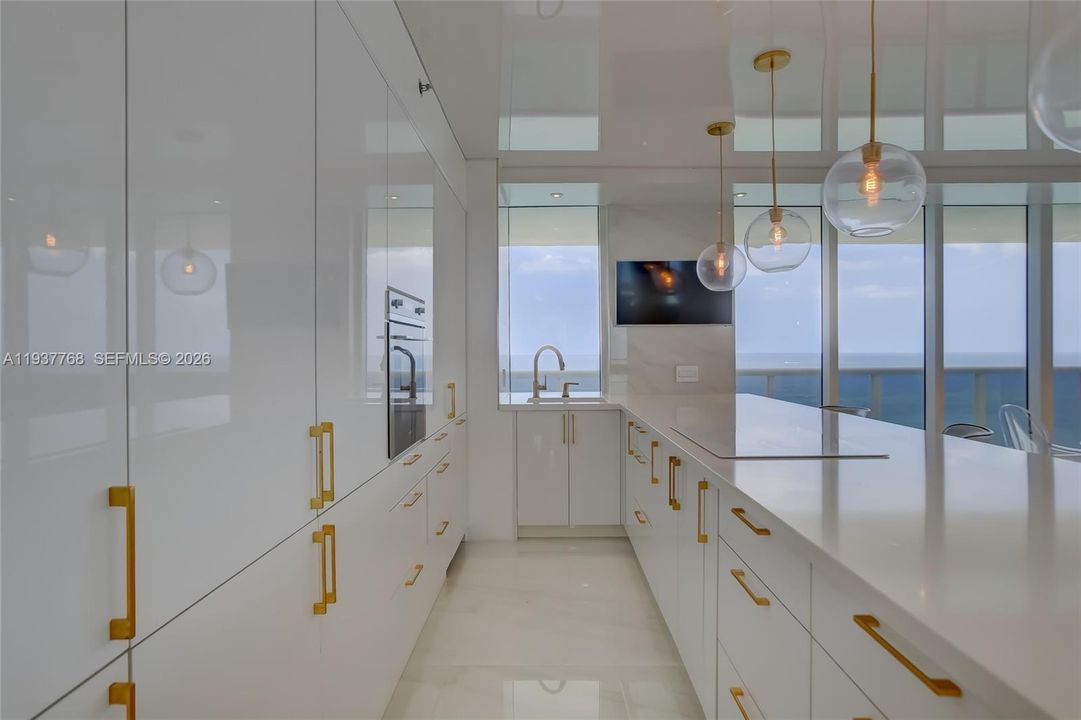 For Rent: $11,000 (3 beds, 3 baths, 2065 Square Feet)