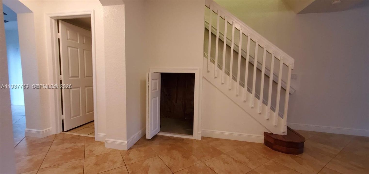 For Rent: $2,700 (3 beds, 2 baths, 1616 Square Feet)